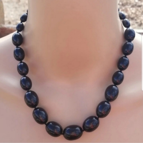 TRIFARI VINTAGE 80s BLACK BEADED FASHION NECKLACE - Picture 1 of 3